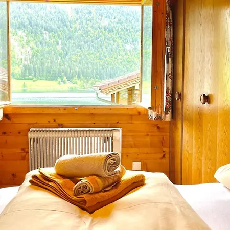 Chalets Zöhrer - Wohnen am Wasser Weissensee Zimmer foto